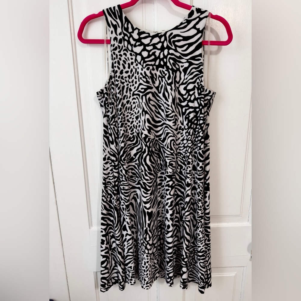 🦓 EUC - Anne Klein- Animal Print Sleeveless Swing Dress - Size 6